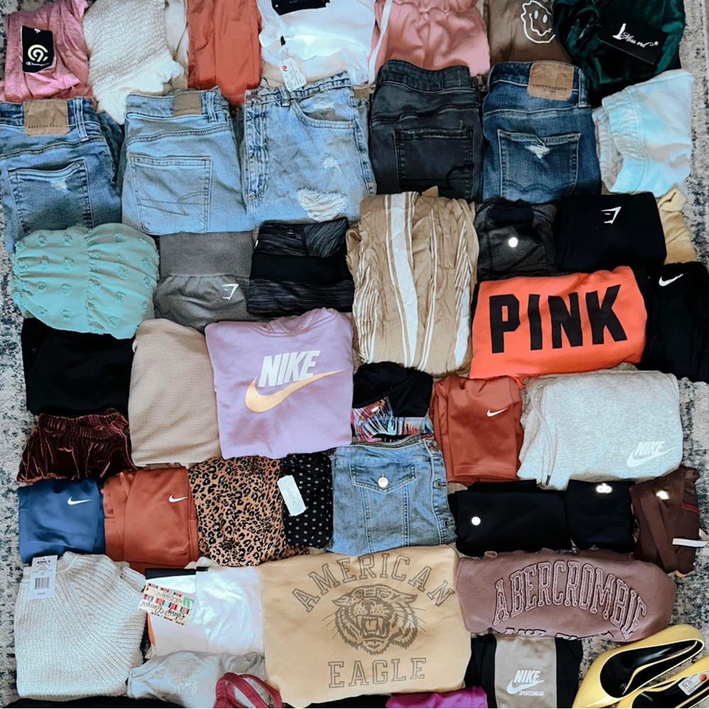 MEGA BUNDLE WOMENS BUNDLE LOT! 5 lb Mystery Box NWT/ Nwot/Preowned! - Picture 5 of 14